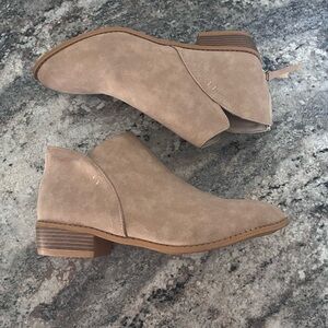 Women's Tan Ankle Boots •BNWT•